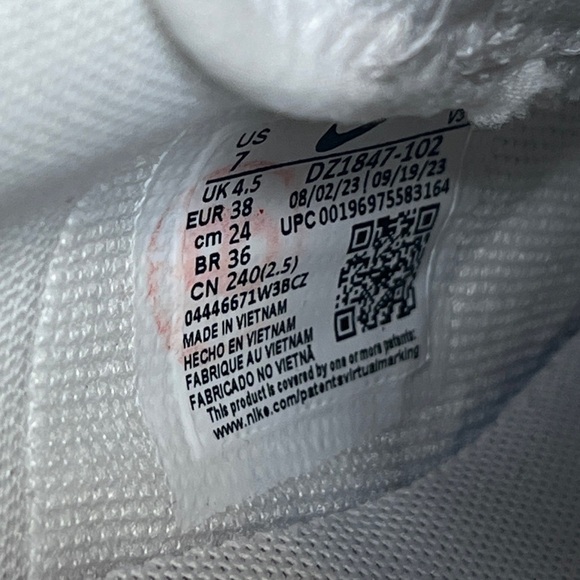 Nike Af1 shadow brand new
White/Malachite/Sesame/Midnight Navy
NWOT - Picture 12 of 13